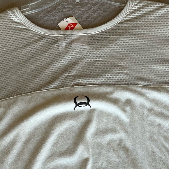 NWT Cinch women gray top size M new and unused condition - Picture 3 of 4